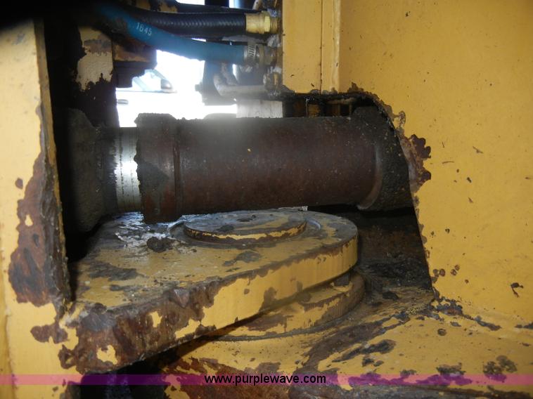 image for item D4535 1980 Caterpillar 815 compactor