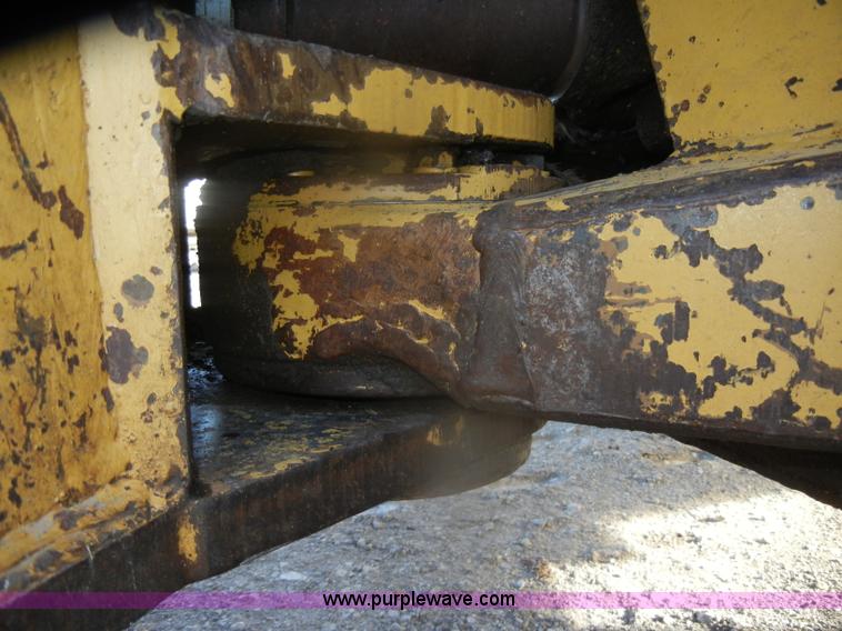 image for item D4535 1980 Caterpillar 815 compactor