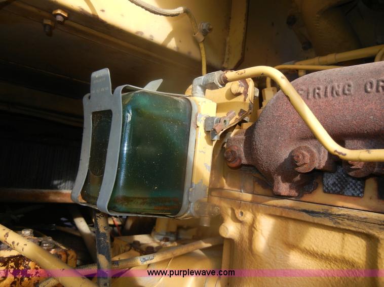 image for item D4535 1980 Caterpillar 815 compactor