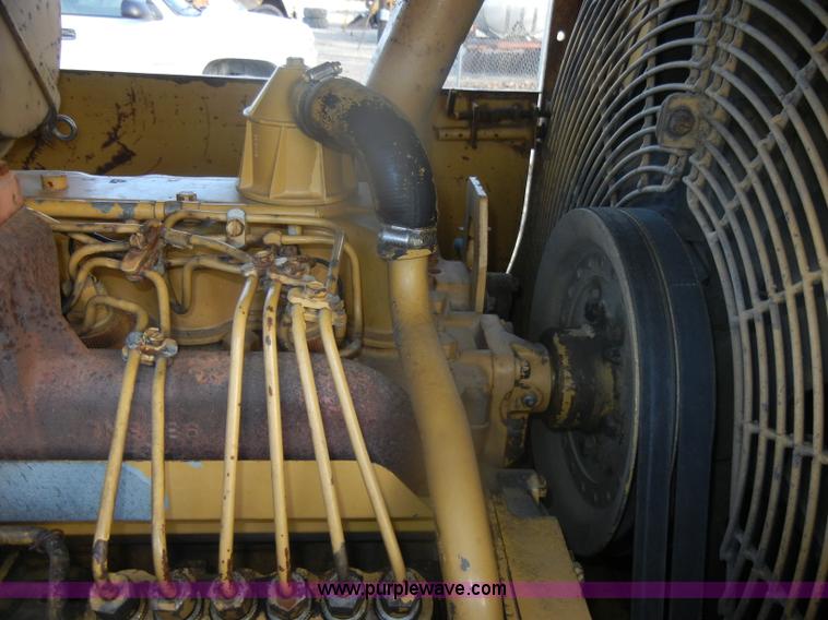 image for item D4535 1980 Caterpillar 815 compactor