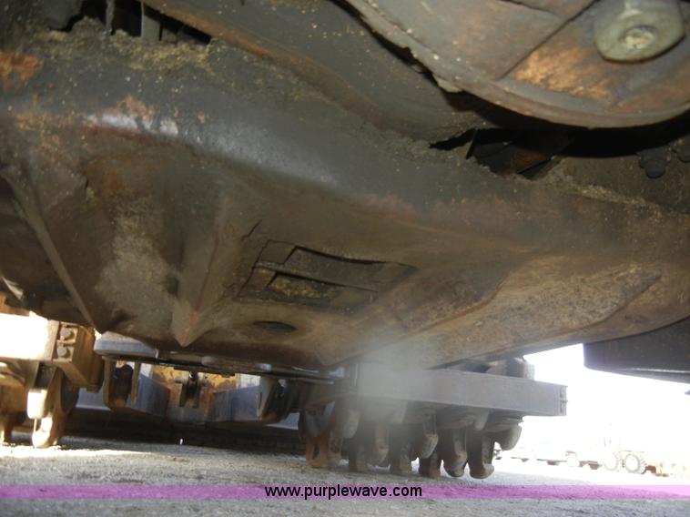 image for item D4535 1980 Caterpillar 815 compactor