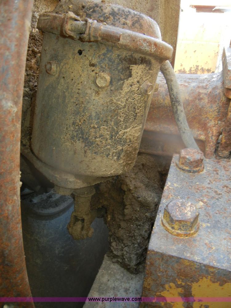 image for item D4535 1980 Caterpillar 815 compactor