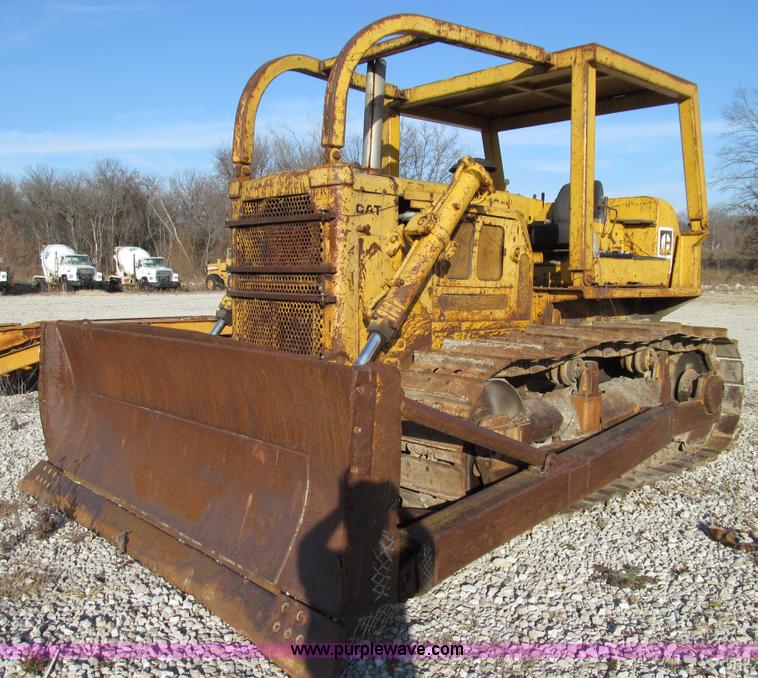 image for item E3586 1970 Caterpillar D7F dozer