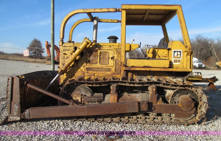 image for item E3586 1970 Caterpillar D7F dozer