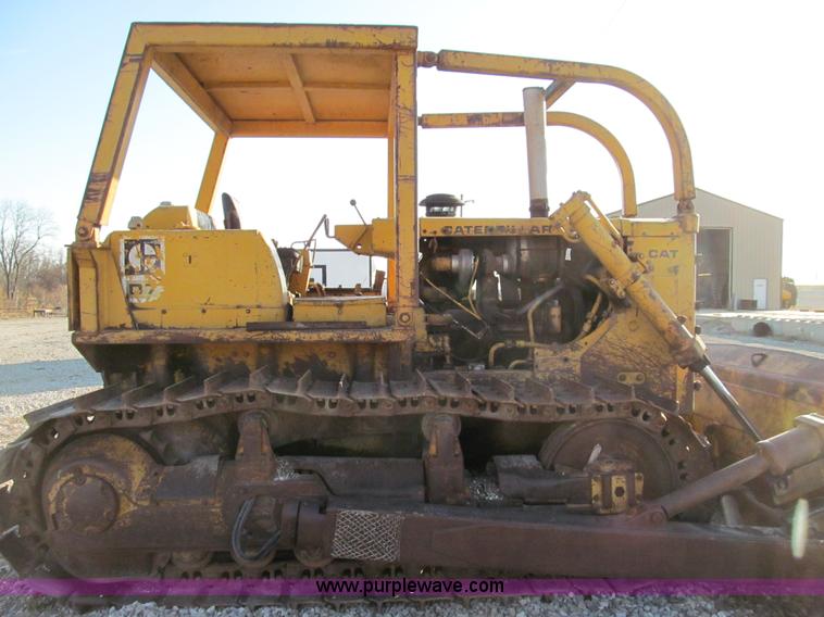 image for item E3586 1970 Caterpillar D7F dozer