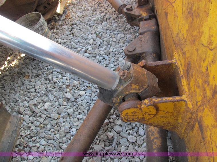 image for item E3586 1970 Caterpillar D7F dozer