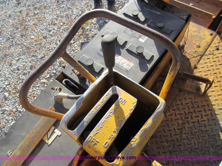 image for item E3586 1970 Caterpillar D7F dozer