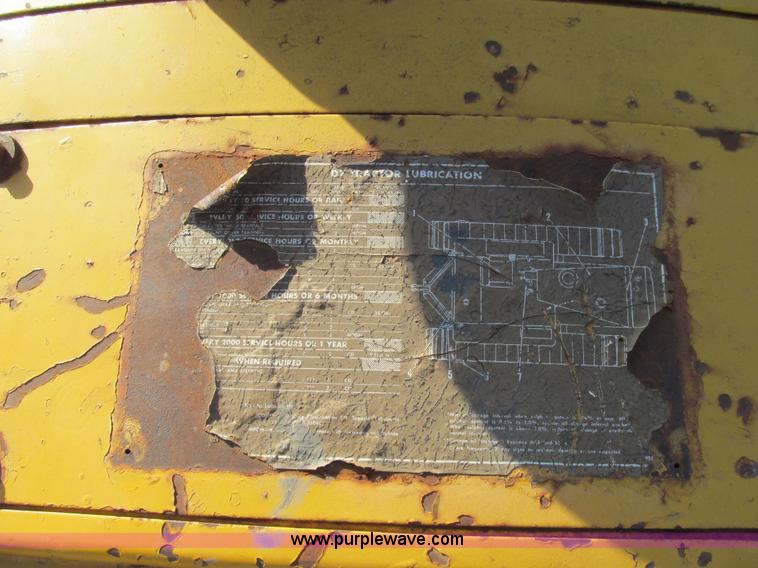 image for item E3586 1970 Caterpillar D7F dozer