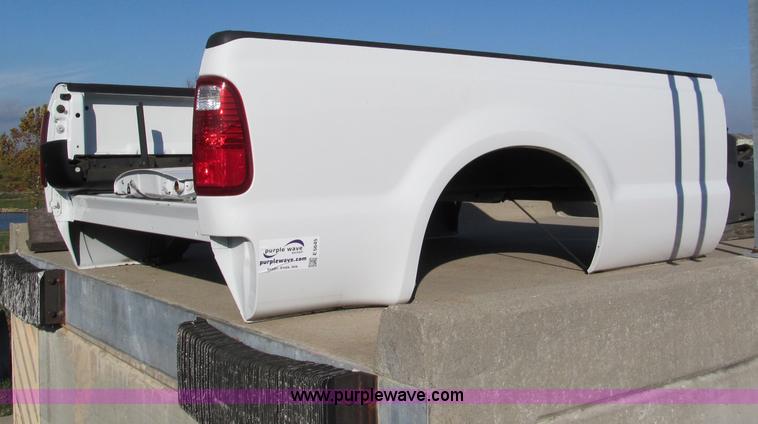 image for item E5645 2006 Ford Super Duty pickup truck bed