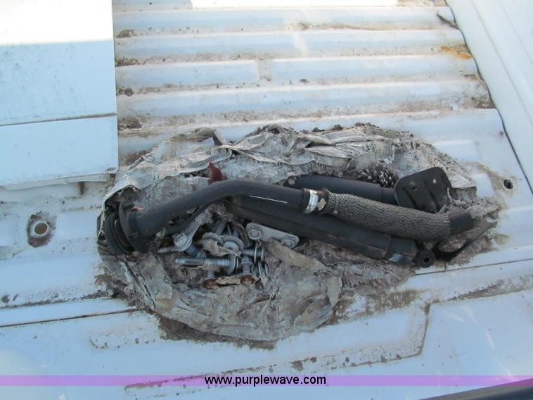 image for item E5645 2006 Ford Super Duty pickup truck bed