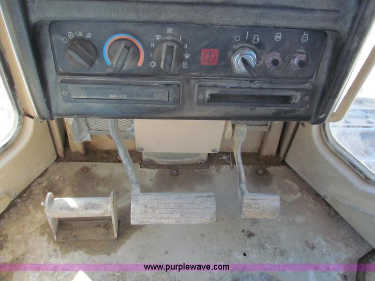 image for item E5730 1998 Caterpillar D6M XL dozer