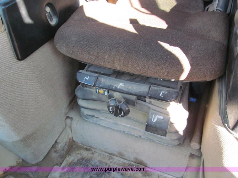 image for item E5730 1998 Caterpillar D6M XL dozer