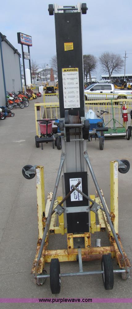 image for item E5741 Sumner 2118 material lift