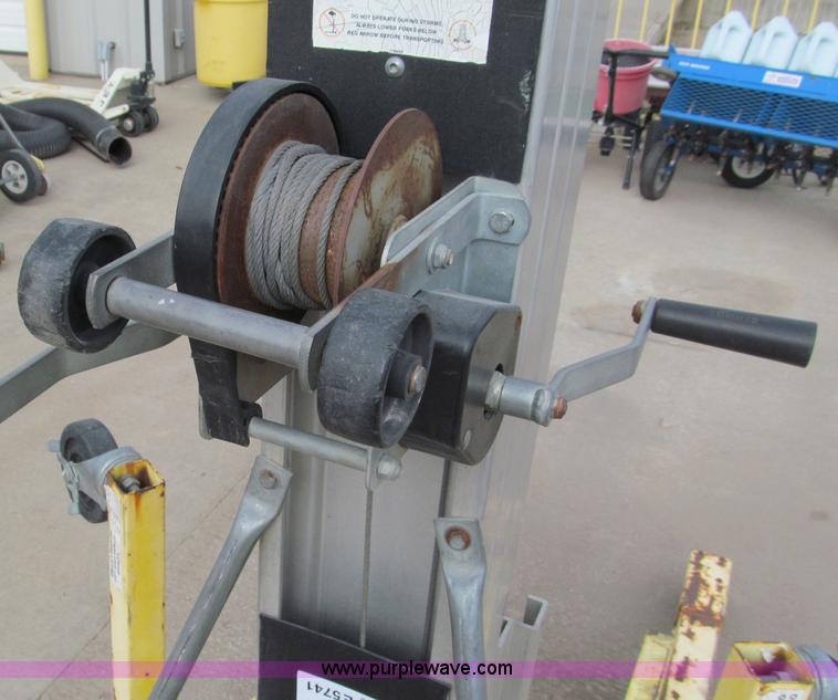 image for item E5741 Sumner 2118 material lift