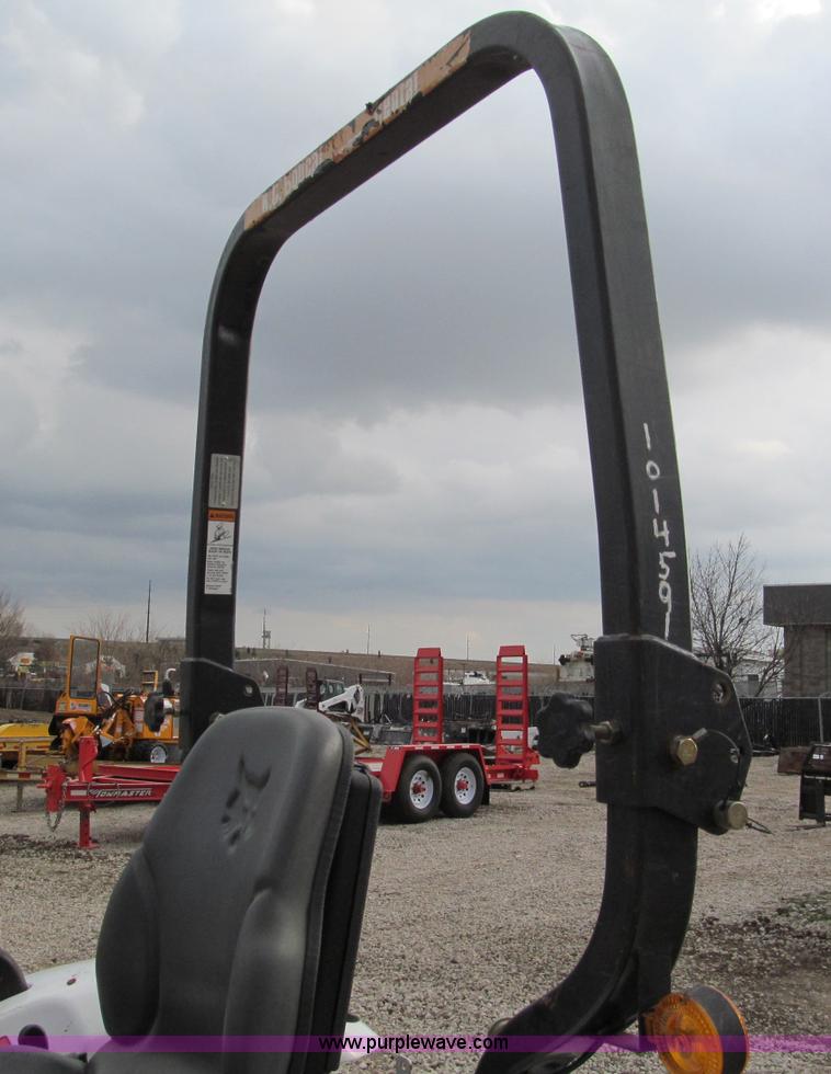 image for item E5768 2008 Bobcat CT230B tractor with loader