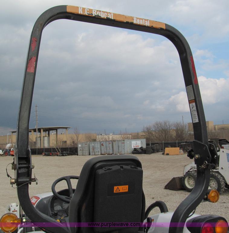 image for item E5768 2008 Bobcat CT230B tractor with loader