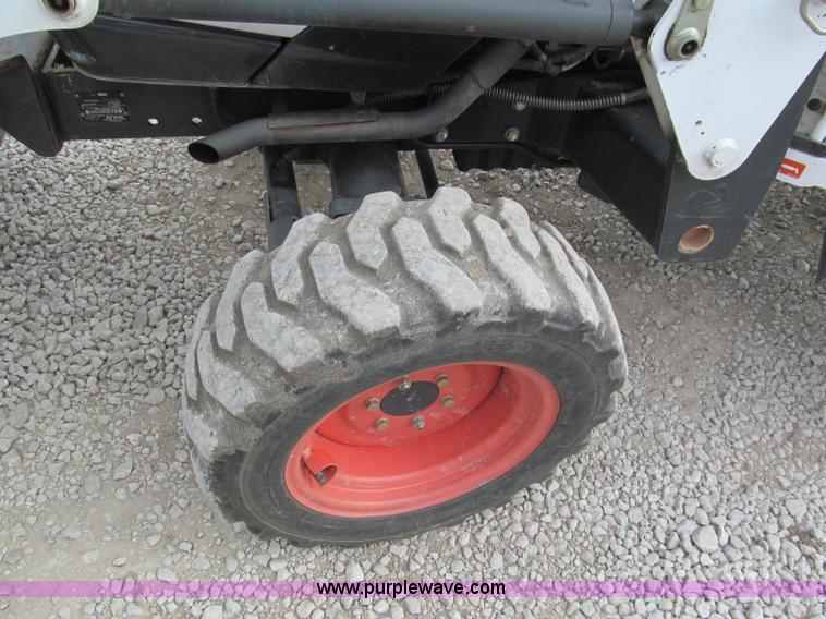 image for item E5768 2008 Bobcat CT230B tractor with loader