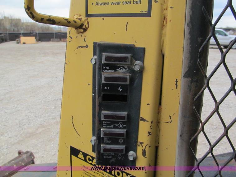 image for item E5770 1987 New Holland L555 Deluxe skid steer