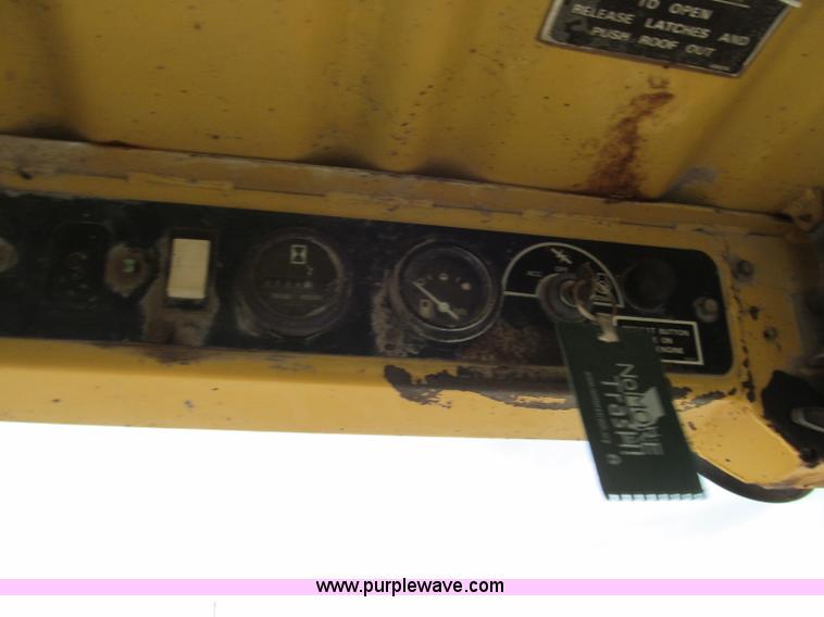 image for item E5770 1987 New Holland L555 Deluxe skid steer