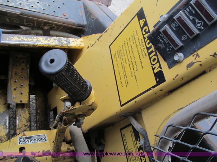 image for item E5770 1987 New Holland L555 Deluxe skid steer