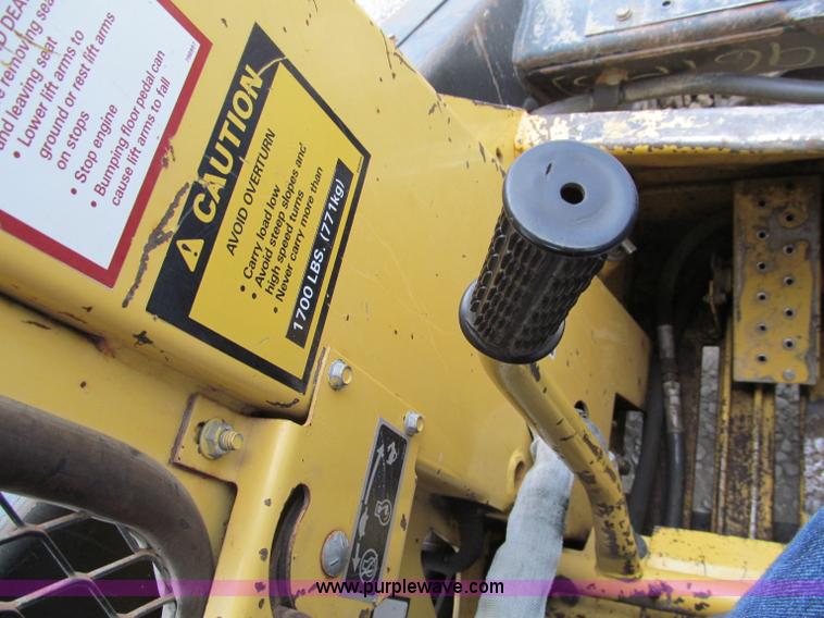 image for item E5770 1987 New Holland L555 Deluxe skid steer