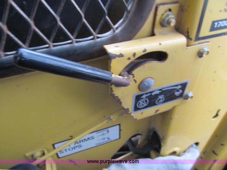 image for item E5770 1987 New Holland L555 Deluxe skid steer