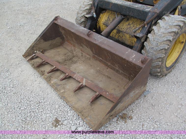 image for item E5770 1987 New Holland L555 Deluxe skid steer