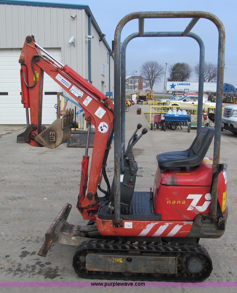 image for item E5817 2001 IHI Nana 7J mini excavator