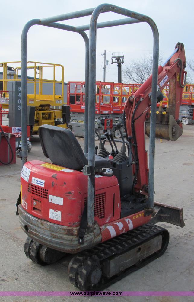 image for item E5817 2001 IHI Nana 7J mini excavator