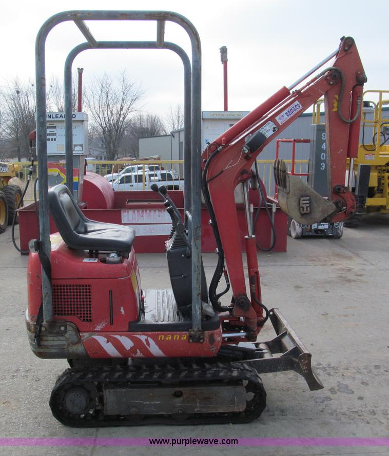 image for item E5817 2001 IHI Nana 7J mini excavator