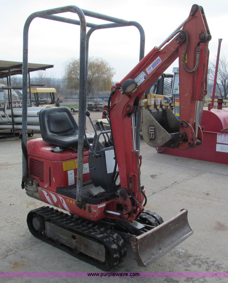 image for item E5817 2001 IHI Nana 7J mini excavator