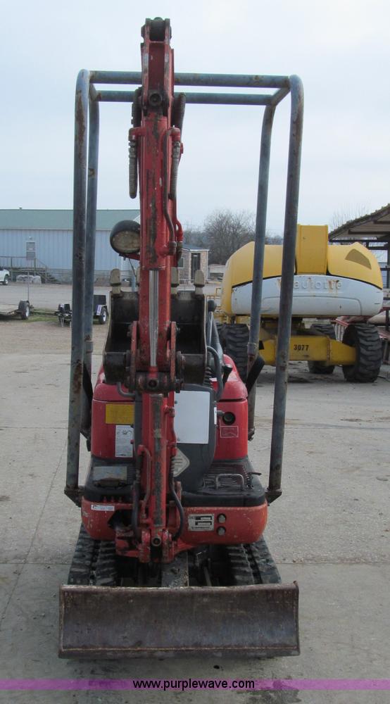 image for item E5817 2001 IHI Nana 7J mini excavator