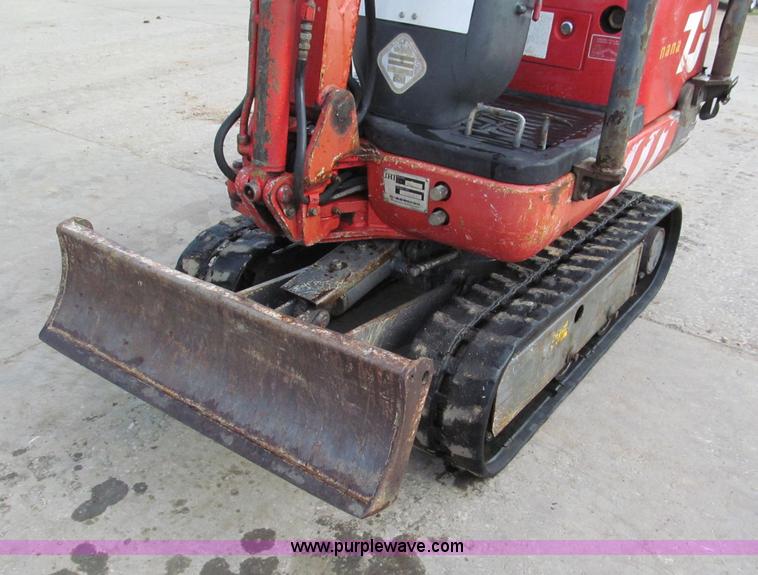 image for item E5817 2001 IHI Nana 7J mini excavator