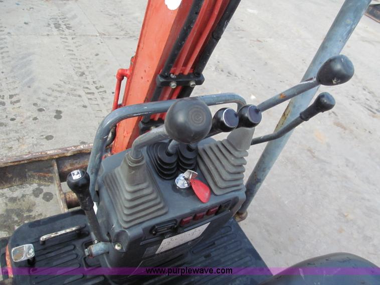 image for item E5817 2001 IHI Nana 7J mini excavator