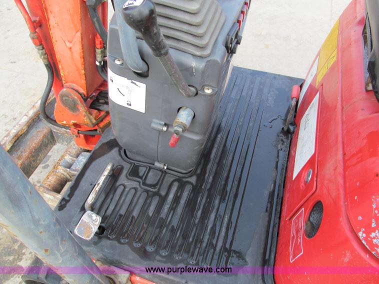 image for item E5817 2001 IHI Nana 7J mini excavator