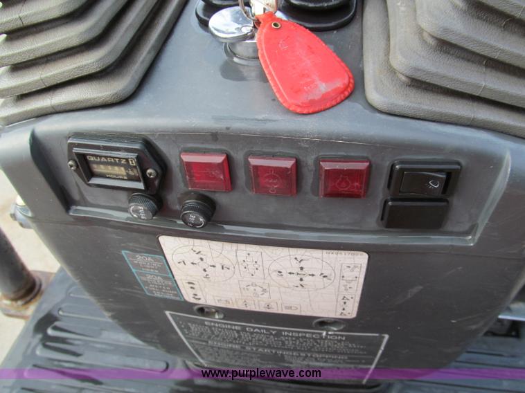 image for item E5817 2001 IHI Nana 7J mini excavator