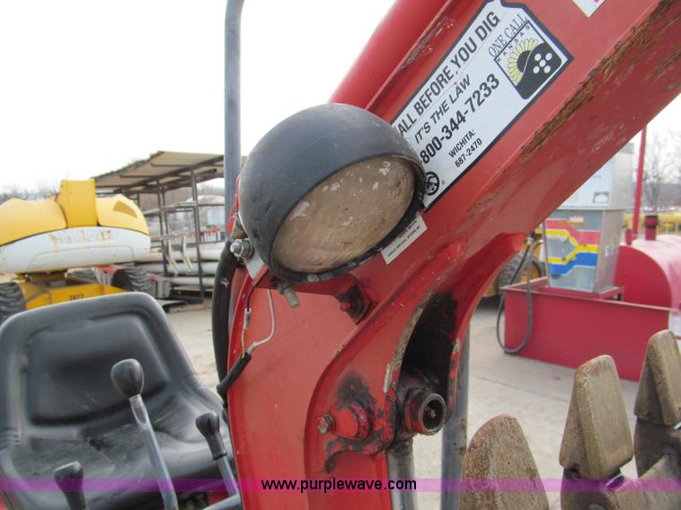 image for item E5817 2001 IHI Nana 7J mini excavator