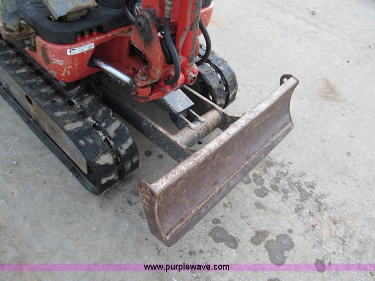 image for item E5817 2001 IHI Nana 7J mini excavator