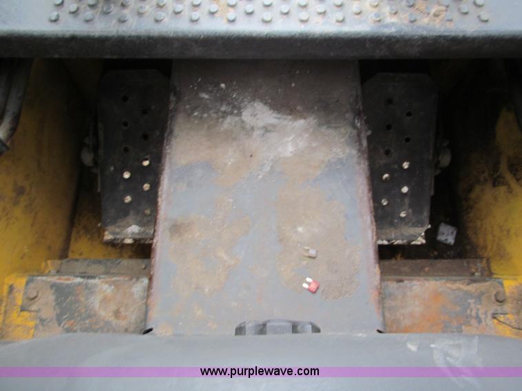 image for item E5818 New Holland C19 track skid steer