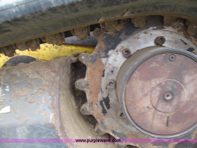 image for item E5818 New Holland C19 track skid steer