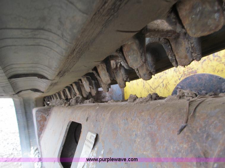 image for item E5818 New Holland C19 track skid steer