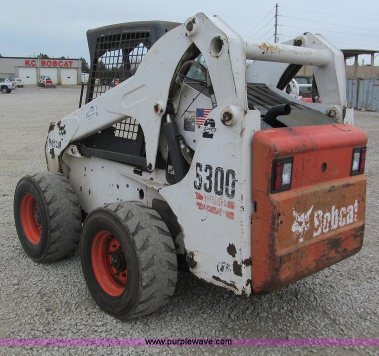 image for item E5821 2000 Bobcat S300 skid steer