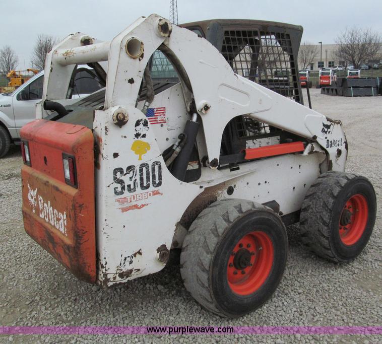 image for item E5821 2000 Bobcat S300 skid steer