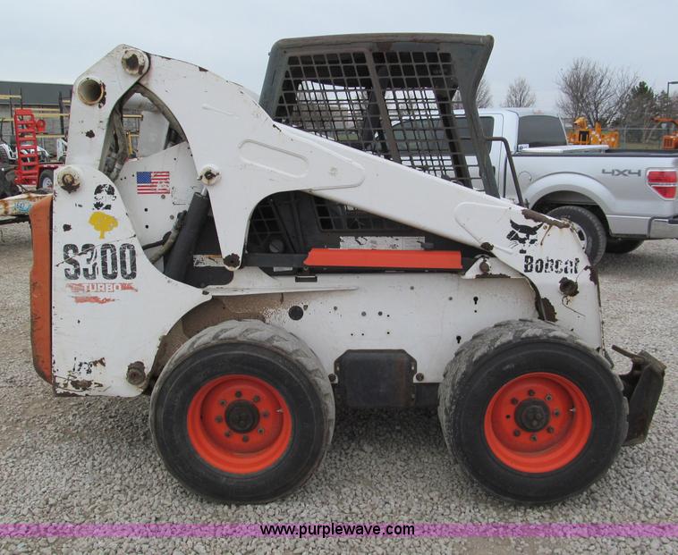 image for item E5821 2000 Bobcat S300 skid steer