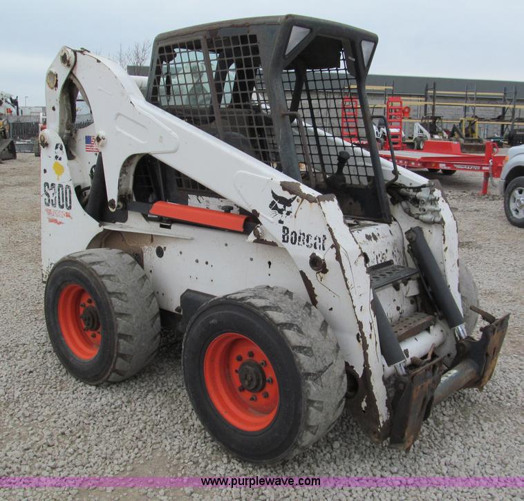 image for item E5821 2000 Bobcat S300 skid steer
