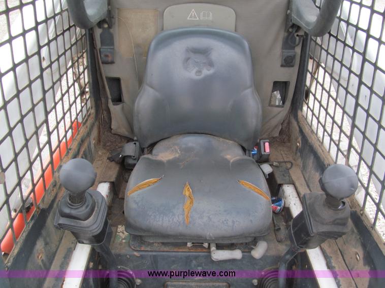 image for item E5821 2000 Bobcat S300 skid steer