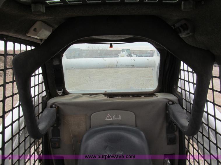 image for item E5821 2000 Bobcat S300 skid steer