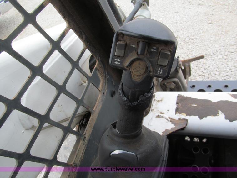 image for item E5821 2000 Bobcat S300 skid steer
