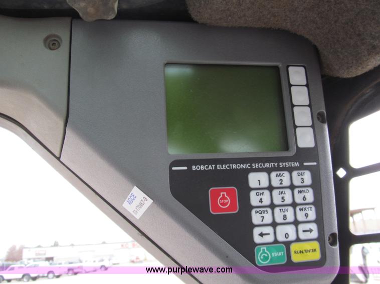 image for item E5821 2000 Bobcat S300 skid steer