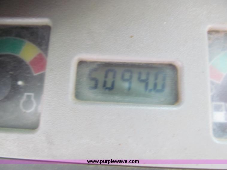 image for item E5821 2000 Bobcat S300 skid steer